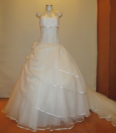 ROMANTIC WEDDING GOWN